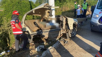 Ortadan Ikiye Bölünen Araçtan Cansiz Bedeni Çikti