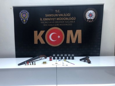 Samsun'da Kendilerine Polis Süsü Verip Gasp Yapan 8 Kisi Yakalandi