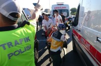HONDA - TEM Otoyolu'nda Tersane Isçilerini Tasiyan Minibüs Ile Otomobil Çarpisti Açiklamasi 9 Yarali