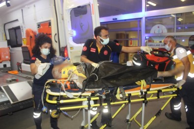 Traktör Altinda Kalan Sürücü Hayatini Kaybetti