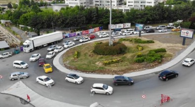 Kuyumcukent’te İBB’nin yaptığı kavşak çalışması trafiği kilitledi