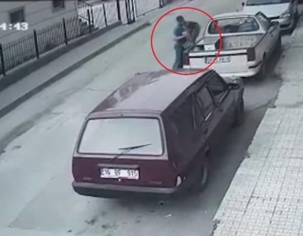 Bursa'da sapık dehşeti kamerada! Yoldan geçen kadınları böyle taciz etti