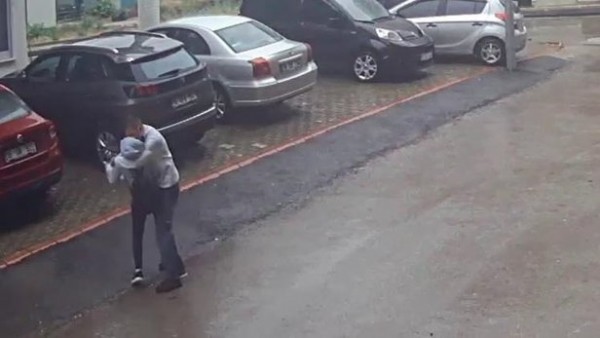 Bursa'da sapık dehşeti kamerada! Yoldan geçen kadınları böyle taciz etti