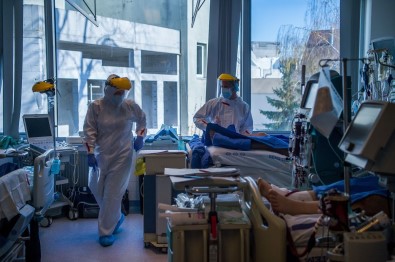 Almanya'da Covid-19 Vaka Sayisi Hizla Azaliyor