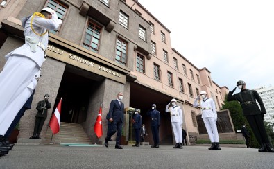 Bakan Akar, Letonya Basbakan Yardimcisi Ve Savunma Bakani Pabriks Ile Bir Araya Geldi