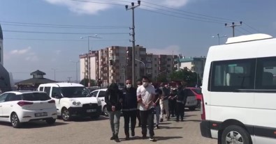 Çanakkale'de 98 Düzensiz Göçmen Ile 10 Göçmen Kaçakçisi Yakalandi