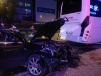 AUDI - Çöp Konteynerleri Ile Aydinlatma Diregine Çarpan Otomobil Takla Atti...O Anlar Kamerada