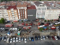 MOBİLYA - Esenler'de Alisveris Merkezinde Yangin Panigi