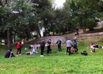 MÜZİK GRUBU - Maçka Parki'nda Korona Virüsü Hiçe Sayarak Açik Hava Konseri Verdiler