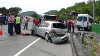 ASKERİ PERSONEL - Ordu'da Yolcu Minibüsü Ile Otomobil Çarpisti Açiklamasi 15 Yarali