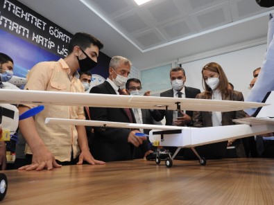 Sahinbey'den Teknofest'e Katilacak Okullara Destek