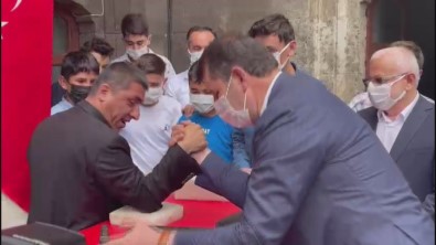 Vali, Sehrin Fenomeni Ile Bilek Güresi Tuttu