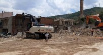 AFYONKARAHISAR BELEDIYESI - Afyonkarahisar Belediyesi'nden Kontrolsüz Ve Güvenliksiz Yikim