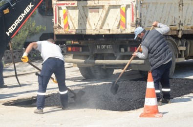 Bozüyük'te Bölgesel Asfalt Yenileme Çalismalari Sürüyor