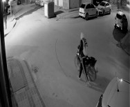 TAHKİKAT - Çaldiklari Motosikleti Düz Kontakla Çalistiramayinca Kaçtilar