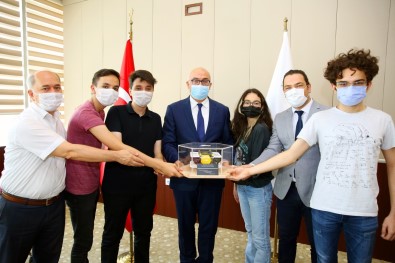 Manisali Ögrencilerden Su Alti Manevra Kabiliyetine Sahip Robot