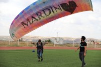 GÖKYÜZÜ - Mardin'de Gençlerden Yamaç Parasütüne Büyük Ilgi