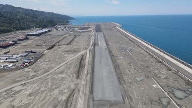 Uçak Pisti, Terminal Binalari Ve Çay Bardagi Seklinde Olacak Olan Kule Kendini Göstermeye Basladi