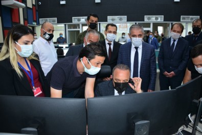 Ardahan 112 Acil Çagri Merkezinde Ilk Çagriyi Vali Cevapladi