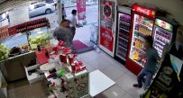 GÜVENLİK ÖNLEMİ - Biçakli Saldiriya Ugrayan Bir Kisi Çigköfteci Dükkanina Kaçarak Canini Son Anda Kurtardi