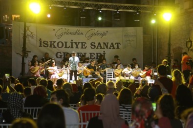 Bir Buçuk Asirlik Binada Egitim Görüp, Ilk Konserlerine Çiktilar