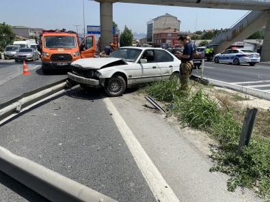 Büyükçekmece E-5'Te Trafigi Kilitleyen Kaza