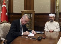 DİYANET - Cumhurbaskani Erdogan, TDV'ye Kurban Bagisinda Bulundu