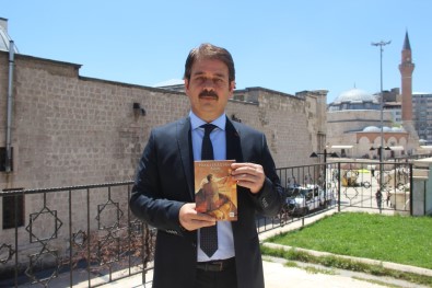 Cumhurbaskani'nin Konusmasindan Etkilendi, O Eseri Kaleme Aldi