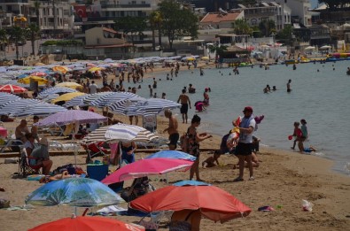 Didim'de Normallesmenin Ilk Gününde Plajlar Doldu