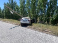 DİREKSİYON - Direksiyon Hakimiyetini Kaybetti, Direge Çarpti