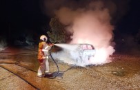  EDREMİT - Edremit'te Yanan Araç Hurdaya Döndü