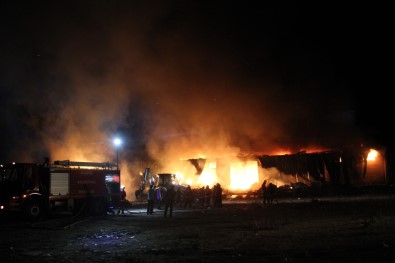 'Elazig OSB'deki Tesis Yangini, Kontrol Altinda 10-12 Saat Devam Edebilir'