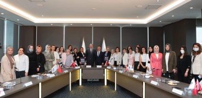 Is Dünyasinda Kadinlarin Gücünü Artiracak Isbirligi