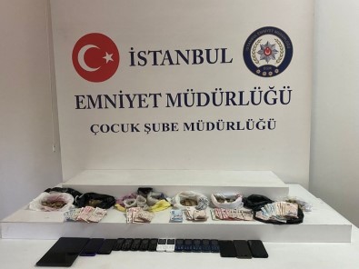 Istanbul'da Çocuk Ve Kadinlara Zorla Dilencilik Yaptiran Çeteye Operasyon Açiklamasi 30 Gözalti