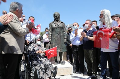 Kabotaj Bayrami'nda Yat Limani'nda Simge Isimlerin Heykelleri Açildi