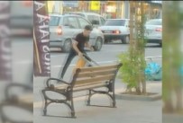 AZERBAYCAN - Kaldirimdaki Çöp Kutusunu Söküp Götürdü