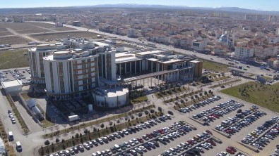 Karaman Egitim Ve Arastirma Hastanesi'nde Ilk Açik Kalp Ameliyati Yapildi