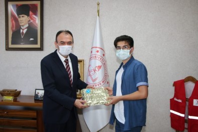 LGS Türkiye Birincilerinden Tanrikulu Açiklamasi 'Sinava Çalisirken Teknolojik Aletlerden Uzak Durdum'