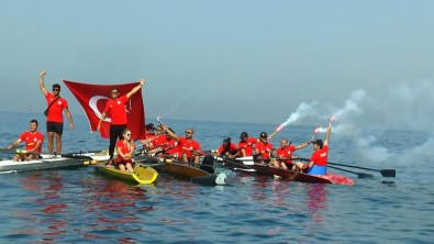 Maltepe Sahilde Özgürlüge Kürek Çektiler