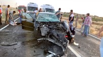 GÜVENLİK GÜÇLERİ - Mardin'de 2 Araç Kafa Kafaya Çarpisti Açiklamasi 6 Yarali