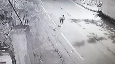 (ÖZEL) Gaziosmanpasa'da Genç Kadina Kapkaç Soku Kamerada