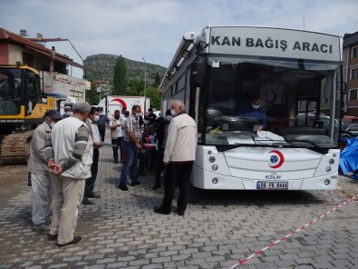 (ÖZEL) Kan Vermek Için Uzun Kuyruklar Olustu