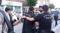 Polisler Görevini Yapan Gazetecileri Tartakladi