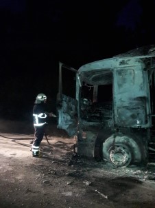 Seyir Halindeki Beton Mikseri Alev Aldi