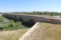  SİVAS - Tarihi Köprüde Içler Acisi Görüntüler