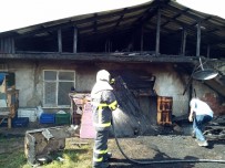 JANDARMA - Tek Katli Evin Çati Katinda Çikan Yangin Köylüleri Korkuttu