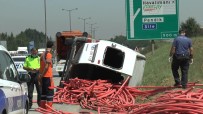 GÜVENLİK ÖNLEMİ - Tuzla'da Lastigi Patlayan Araç Bariyerlere Daldi Açiklamasi 1 Yarali