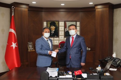 Vali Akbiyik'tan Kurban Bagisina Destek