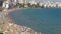 BAYRAM TATİLİ - Yasaklar Kalkti Sicaklar Artti, Tatilciler Denize Kostu