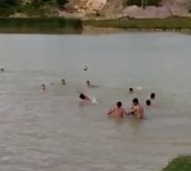Çocuklarin Baraj Gölünde Tehlikeli Oyunu